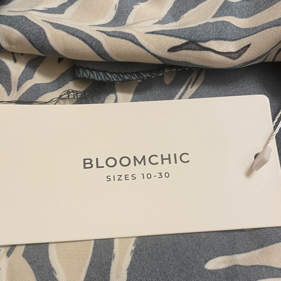 NWT BLOOMCHIC  Plus Size Tropical Print  Elastic Waistband Shorts with Scarf Tie - Picture 6 of 7